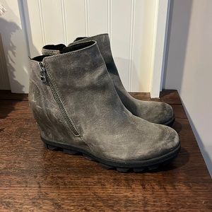 Sorel women's boot. Grey size 8